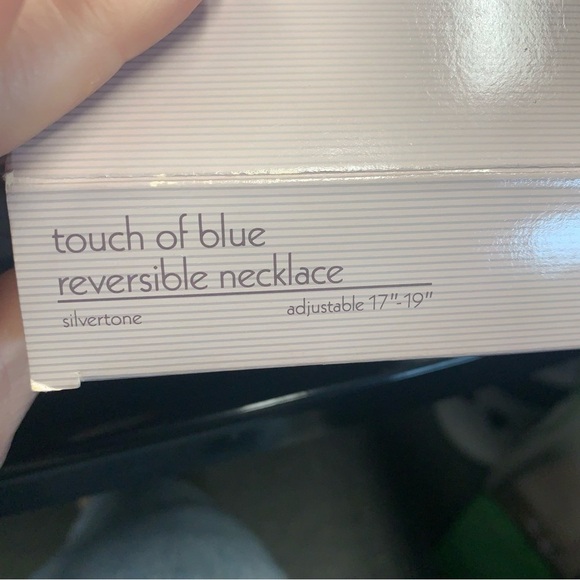 Avon “Touch of Blue” reversible  Necklace Silvertone 17-19” NIB 1989 - Picture 3 of 5